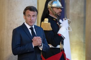 Kremlius užsipuolė E. Macroną, sakiusį, kad Rusija „keliaklupsčiauja“ prieš Kiniją