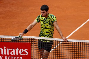 Pirmąjį pasaulio reitingą susigrąžinsiantis C. Alcarazas krito prieš antrojo šimtuko tenisininką