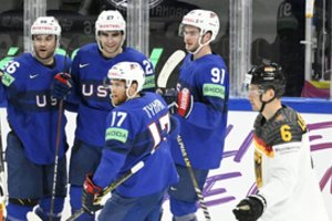 Ledo ritulio pasaulio čempionate neklumpančios JAV ir Kanados rinktinės iškovojo sunkias pergales
