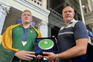 V. Alekna siūlo pratintis prie įspūdingų sūnaus Mykolo rezultatų: „Jis yra revoliucionierius“