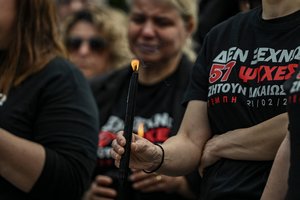 Aukų grupė pranešė dėl tragedijos geležinkelyje padavusi į teismą Graikijos premjerą, ministrus, pareigūnus