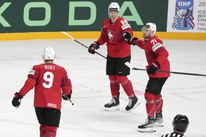 Ledo ritulio čempionate – trečioji sausa šveicarų pergalė ir pirmasis vengrų laimėjimas