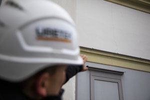 Namo sėdimas: priežastys, požymiai ir brangios pasekmės, kurias turi žinoti pastato savininkai