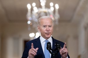J. Bidenas reaguoja į krizę namuose: atšaukė vizitus į Australiją ir Papua-Naująją Gvinėją