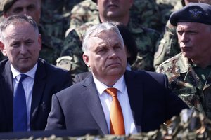 Vengrija blokuoja naujas ES lėšas, skirtas ginklams Ukrainai įsigyti