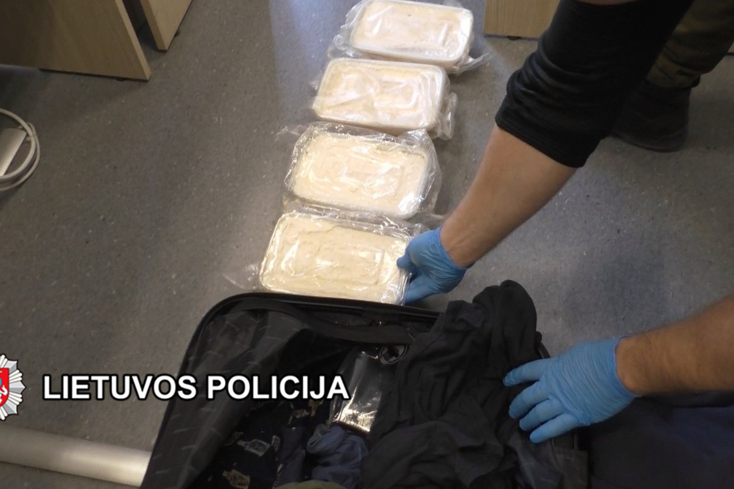 Klaipėdos pareigūnams įkliuvo 2 narktoikų kontrabandininkai.<br>Klaipėdos apskrities VPK nuotr.