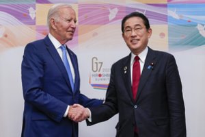 J. Bidenas atvyko į G7 viršūnių susitikimą Japonijoje
