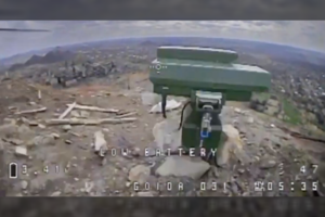 Įamžino, kaip dronas sunaikina retą rusų žvalgybinę sistemą