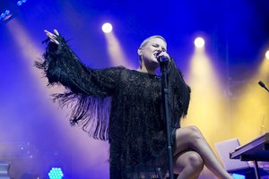 Justė Arlauskaitė-Jazzu ir iniciatyva „Skirtingos Spalvos“: atvirai apie emocinę sveikatą savižudybių prevencijos renginyje