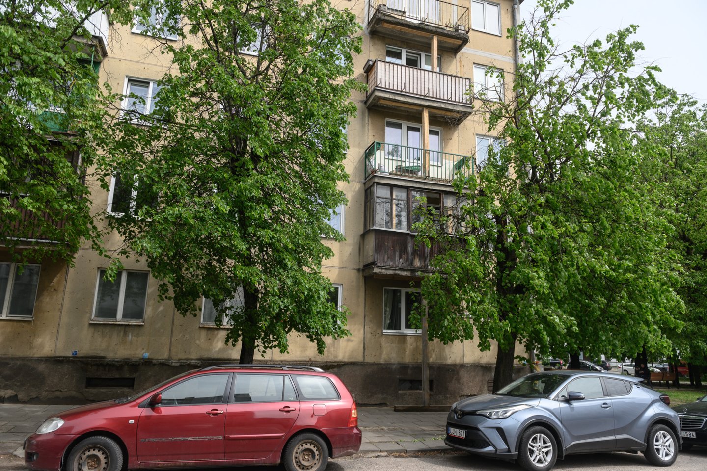 Ramstyti balkonus basliais Vilniuje tampa norma – kitų būdų niekas net neieško.<br>V.Skaraičio nuotr.
