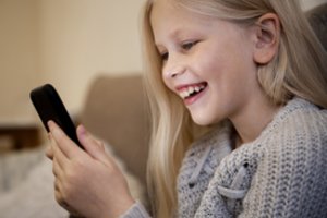 Vaikų bendravimas internete turi ne tik neigiamų pasekmių: įvardijo, ką reikėtų skatinti