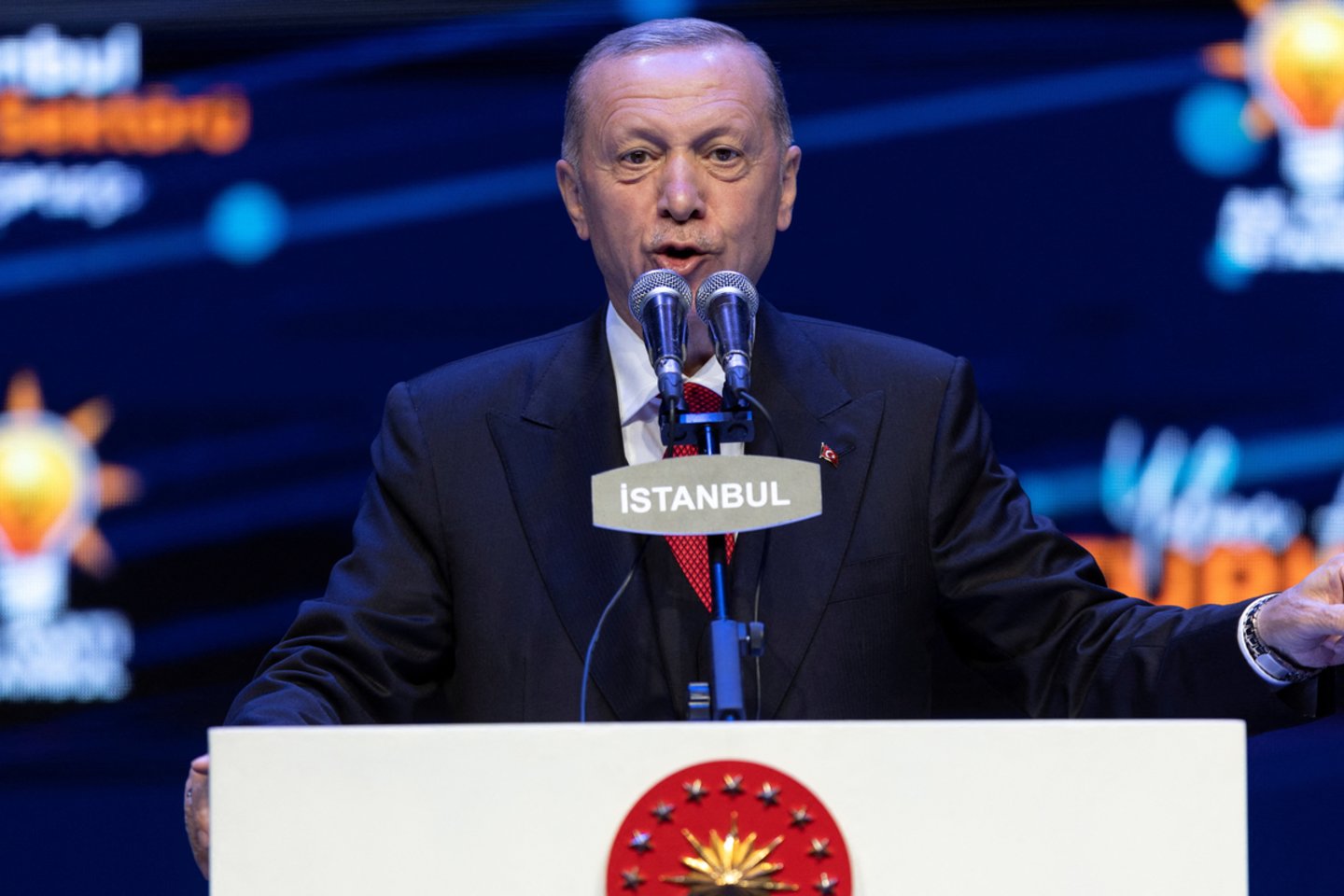 ​Prieš antrąjį Turkijos prezidento rinkimų ratą dabartinis šalies vadovas Recepas Tayyipas Erdoganas paragino užsienyje gyvenančius turkus atiduoti savo balsą. <br>Reuters/Scanpix nuotr.