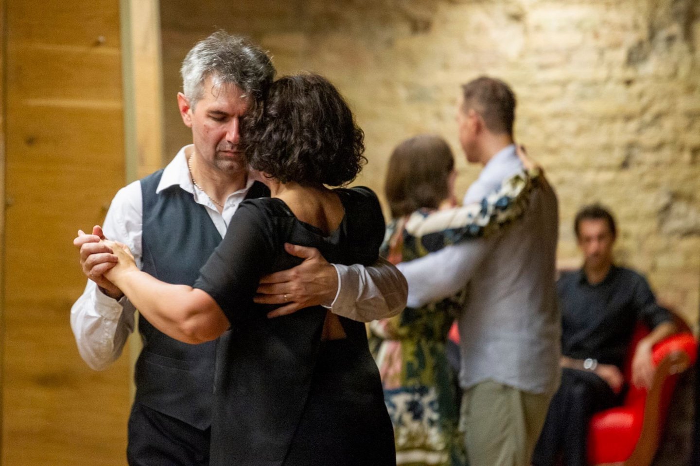  Tango vakarėliuose Helena įprastai šoka su skirtingais partneriais. <br>Nuotr. iš asmeninio albumo