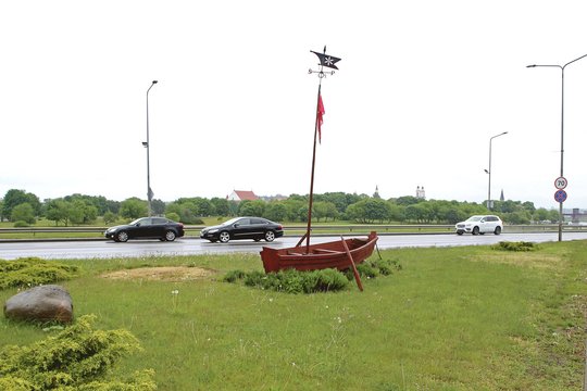 Marvelės gatvėje pastatyta valtis yra šio gyvenamojo rajono simbolis.