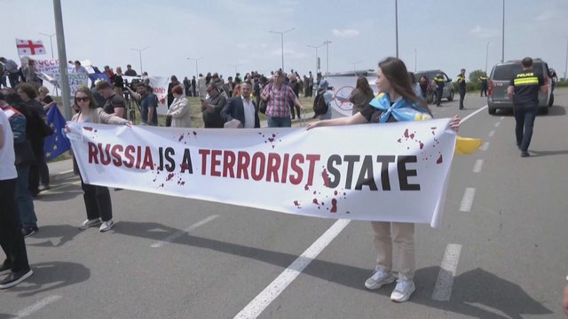 Sakartvelo gyventojai nepatenkinti atnaujintais skrydžiais į Rusiją: surengė protestą