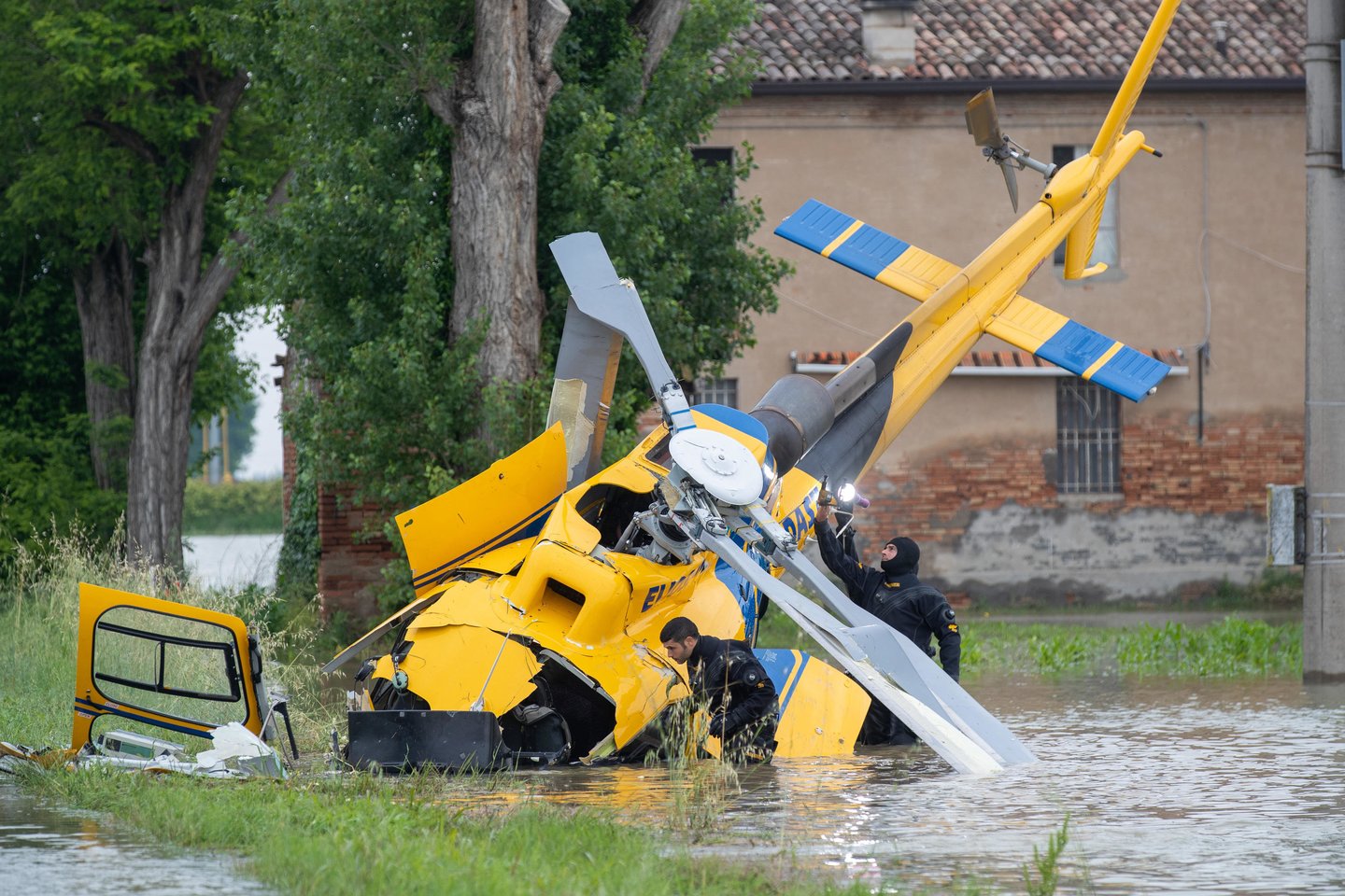 Italijos šiaurėje nukritus sraigtasparniui sužalotas žmogus.<br>ZUMA Press/Scanpix nuotr.