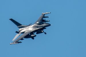 Paaiškino, kaip naikintuvai F-16 pakeis situaciją fronte, Rusija sureagavo grasinimais