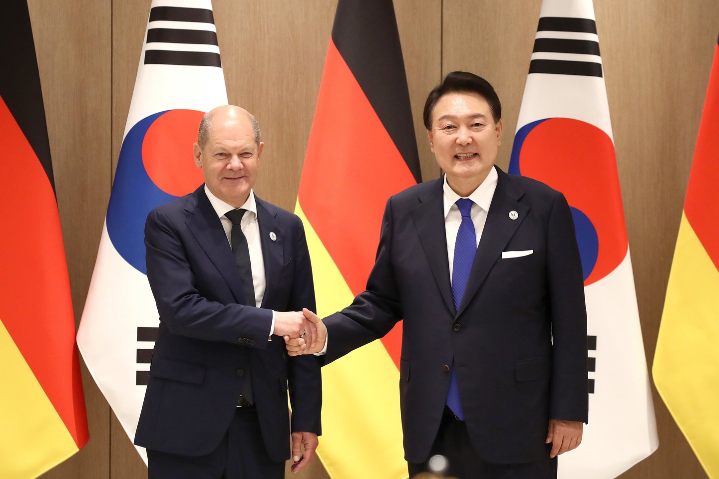 Vokietijos kancleris lankėsi Korėjos demilitarizuotoje zonoje.<br>EPA-ELTA nuotr.