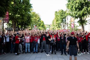 Pamatykite: įspūdinga „Olympiakos“ sirgalių minia surengė eiseną ir nudažė Kauną raudonai