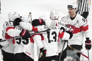 Šešios iš šešių galimų: JAV ir Šveicarijos ledo ritulininkai pasaulio čempionate šluoja varžovus