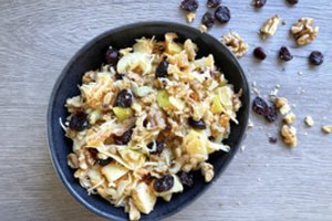 Kopūstų salotos su ypatingu padažu: ne tik gardu, bet ir sveika