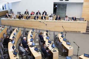 Konservatorių užmojį mato kaip „paskutinį šiaudą“: klibant valdantiesiems opozicija turi ir savų ketinimų