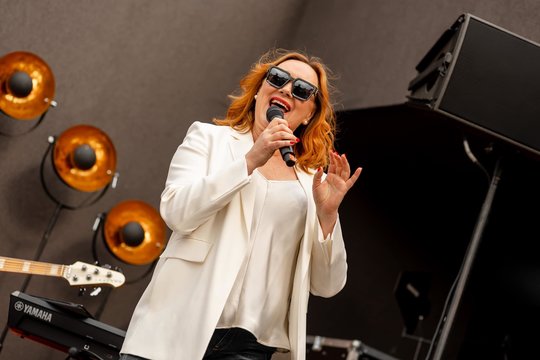 Kasdien su vaikais dirbanti dainininkė, vokalo studijos vadovė Rosita Čivilytė įsitikino, kad vaikų asmenybės auga tik per nuosavą patirtį.