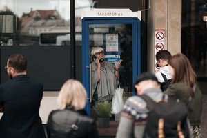 Nuo mini kino teatro iki bičių avilio – lietuviai pateikė per 130 taksofonų būdelių panaudojimo idėjų