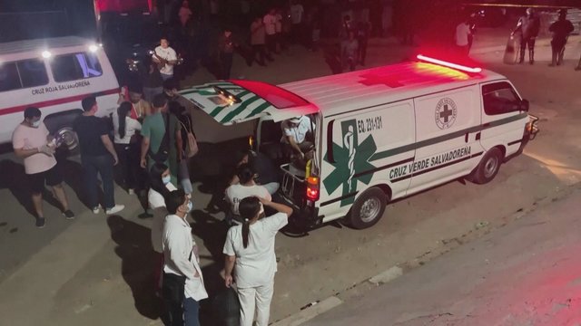 Auga skaudžios nelaimės Salvadoro futbolo stadione aukų skaičius: prezidentas įsakė atlikti išsamų tyrimą