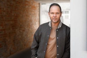 Lauris Reinikis pristato naują lietuvišką dainą: prie to prisidėjo žinomas šalies kompozitorius