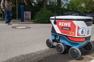 Lietuvos startuolis „LastMile“ Vokietijoje išbando prekių pristatymą robotais-pirkinių krepšeliais