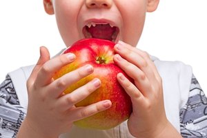 Netaisyklingas vaikų sąkandis gali sukelti galvos skausmus, o pasekmės lieka visam gyvenimui