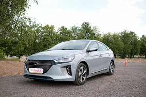 Naudoto „Hyundai Ioniq Hybrid“ testas: patikimas kaip „Prius“, patogus kaip „Volkswagen“
