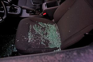 Vilniuje ilgapirščiai apšvarino ir apgadino 2 automobilius, padaryta žala viršija 9 tūkst. eurų