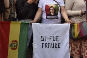 Bolivijos parlamente kilo muštynės: ministrų pristatymas virto spyriais, smūgiais ir plaukų rovimu