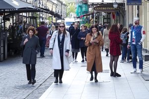 Jau mato, kad tvenkiasi audra: vasarinis apsvaigimas, kad viskas gal bus gerai, gana greitai išsisklaidys