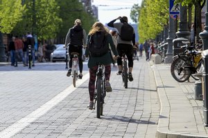 Pavojingus vėjo gūsius artimiausiomis dienomis lydės kiek atvėsę orai: naktimis kai kur numatomos ir lengvos šalnos