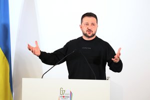 V. Zelenskis kreipėsi į iraniečius: „Kodėl jūs esate blogio valstybės pusėje?“