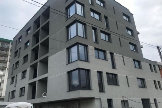 Didelio visuomenės susidomėjimo sulaukęs bylos nagrinėjimas dėl neteisėtai Kauno miesto savivaldybės administracijos išduoto statybą leidžiančio dokumento (SLD) statomam šešių aukštų pastatui Žaliakalnyje, Č. Sasnausko g. 23, Kaune, baigtas.