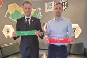 Svarbus gestas – Lietuvos futbolo klubų kapitonams skirti raiščiai su žinute prieš rasizmą