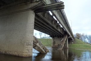 Informavo, kada vėl bus atnaujintas eismas tiltu per Nevėžį Kėdainiuose