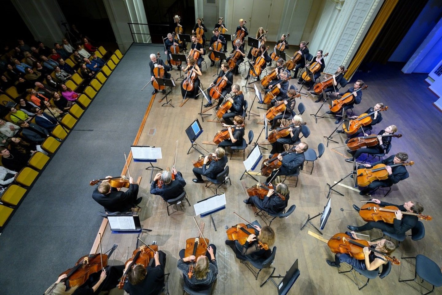 LMTA Styginių katedros Violončelių orkestras.<br>D. Matvejevo nuotr.