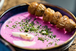 Vilniaus restoranai ruošiasi šaltibarščių festivaliui: siūlys net ir auksu gardintos rožinės sriubos