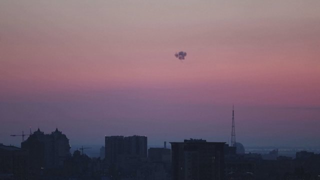 Virš Kyjivo rusai surengė 13-liktą oro ataką šį mėnesį – visos raketos numuštos