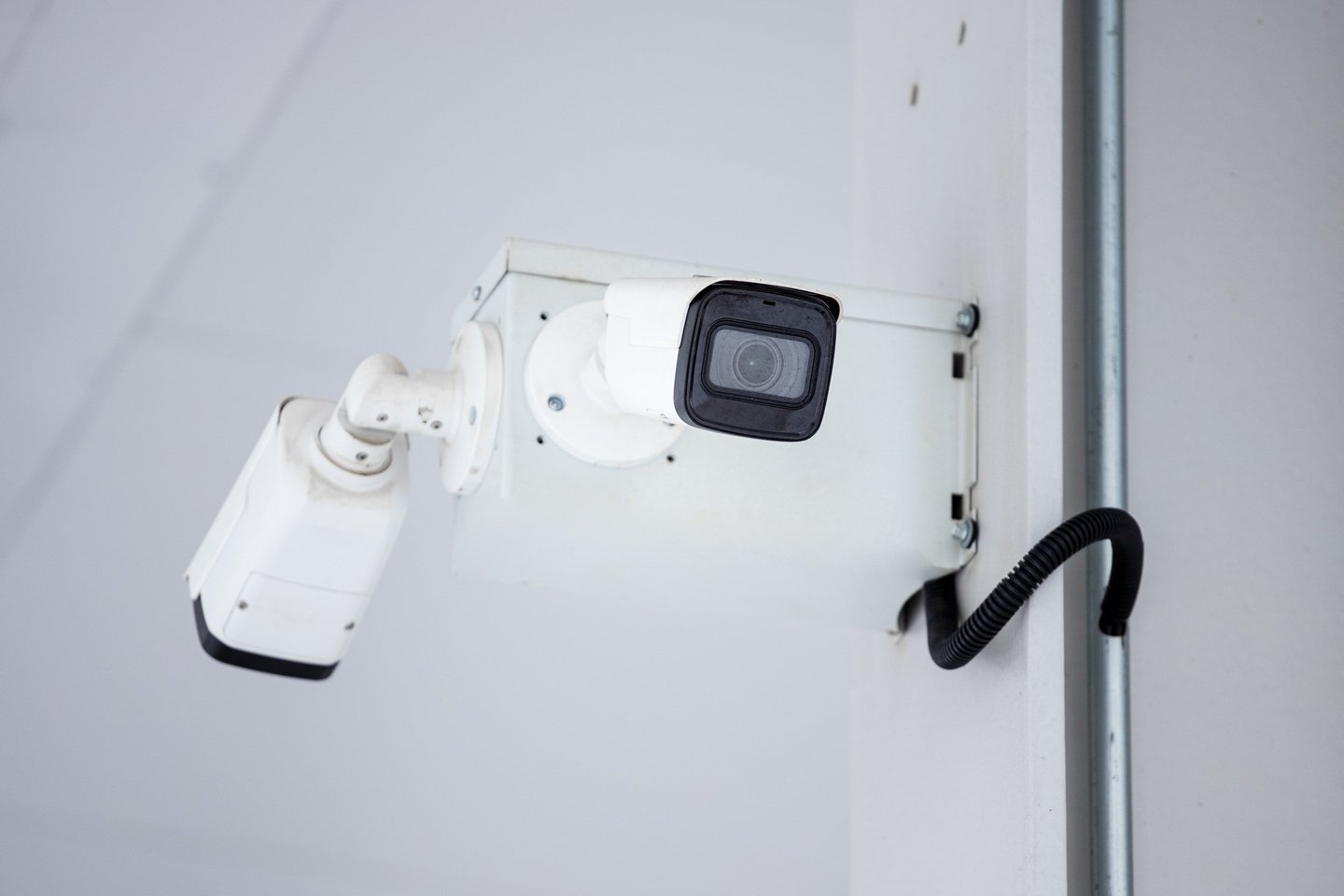  Išmanios kameros veiksmingai saugo namus, kai esate darbe arba išvykę atostogų.<br> Pexels nuotr.