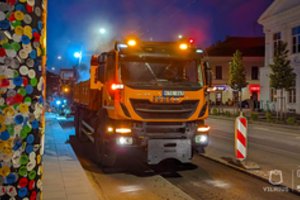 Gera žinia dulkėse skęstantiems senamiesčio gyventojams: vienoje iš Pylimo gatvės atkarpų išlietas pirmasis asfalto sluoksnis