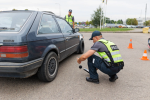 Išskirtinis Kauno policijos reidas: trims automobiliams panaikino privalomąją techninę apžiūrą