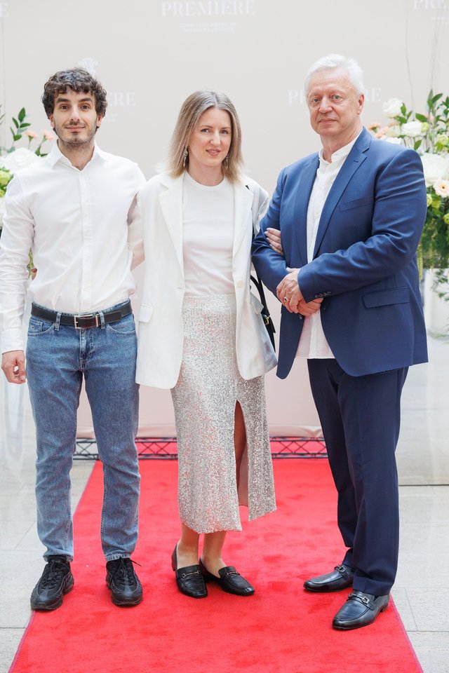  Vytautas Jonutis su dukra Kristina ir jos vyru Aiku.<br> T. Bauro nuotr.