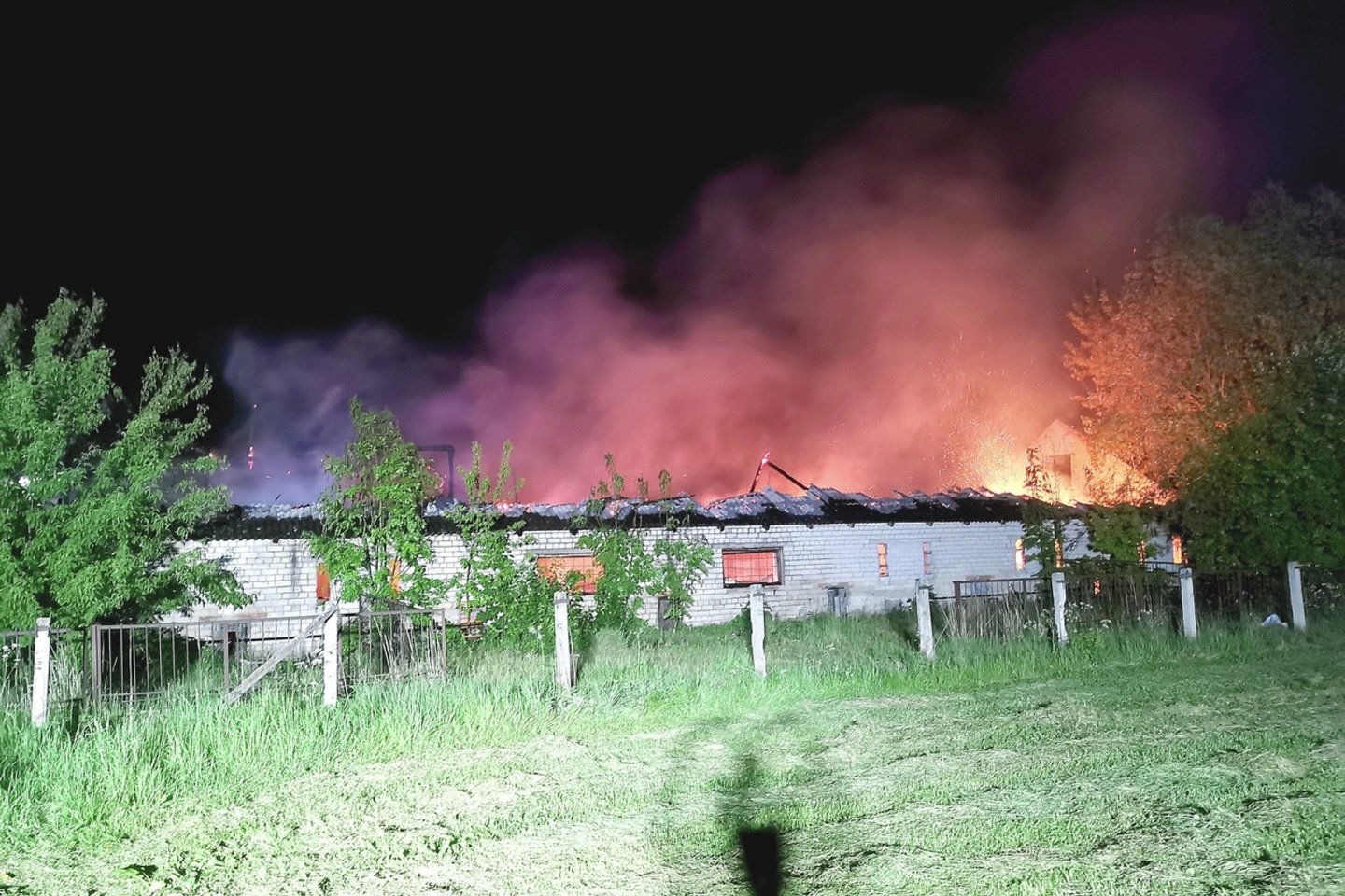Vilkaviškio rajono kaime ketvirtadienį prieš vidurnaktį apleistoje fermoje kilo gaisras.
