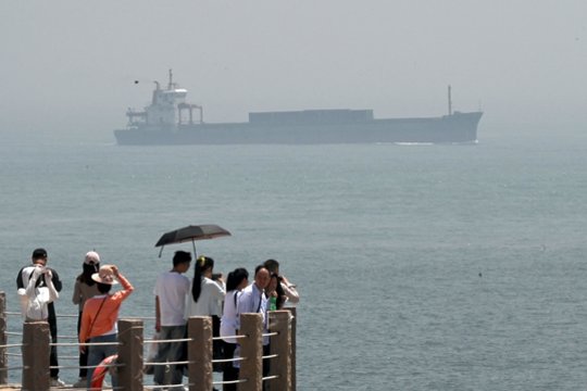 ​Taivano sąsiauriu šeštadienį praplaukė trys Kinijos laivai, tarp jų – lėktuvnešis „Shandong“, pranešė Nacionalinės gynybos ministerija Taipėjuje.